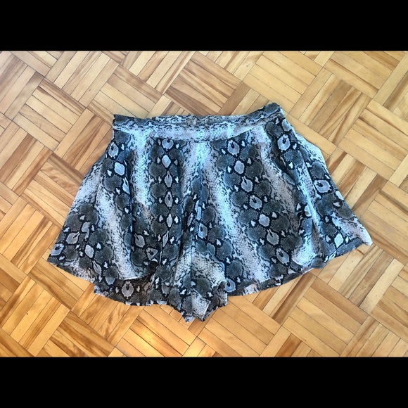 Show Me Your Mumu Carlos Swing Shorts - Picture 2 of 4